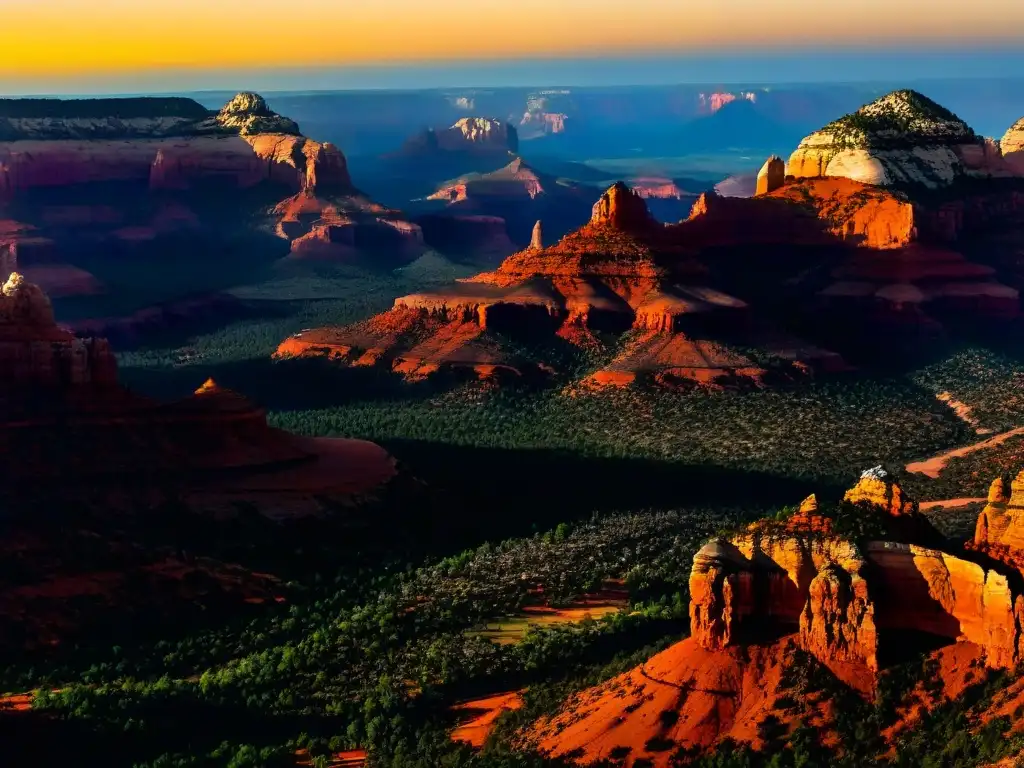 Un impresionante atardecer en Sedona, Arizona, ilumina los vórtices energéticos, creando una atmósfera mística y misteriosa