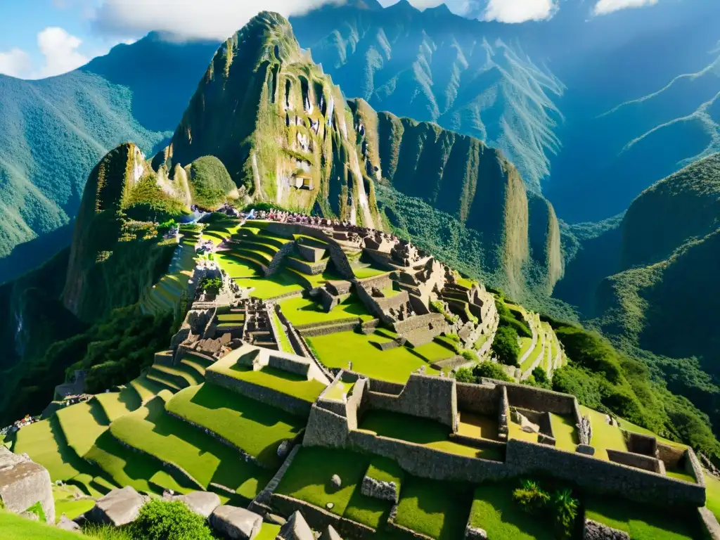 Majestuosa piedra Intihuatana en Machu Picchu, con detalles tallados y paisaje montañoso de fondo